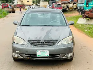 Toyota Camry LE V6 4dr Sedan (3.0L 6cyl 5A) 2004 Gray