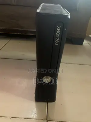 Xbox 360 With 2 Controllers Kinect and 9 Games