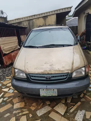 Toyota Sienna 2002 Gold