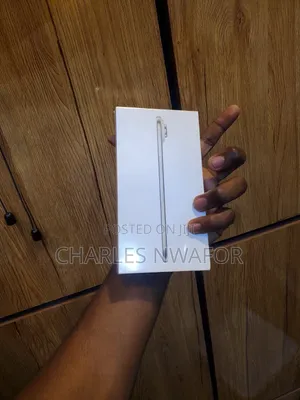 New Apple iPhone 17 256 GB Gold