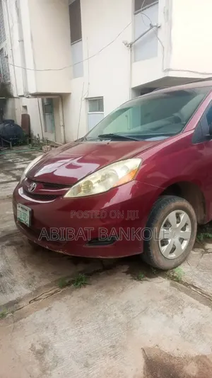 Toyota Sienna 2009 Red