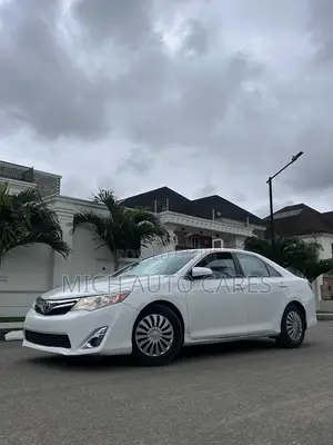 Toyota Camry LE 4dr Sedan (2.5L 4cyl 6A) 2014 White