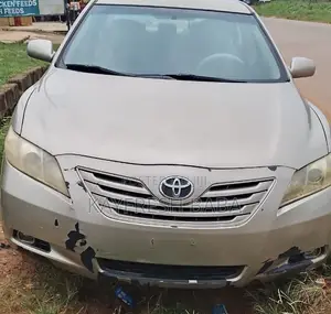 Toyota Camry LE 4dr Sedan (2.4L 4cyl 5M) 2004 Gold