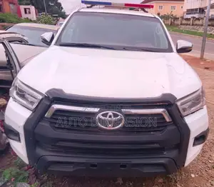 Toyota Hilux 2024 White