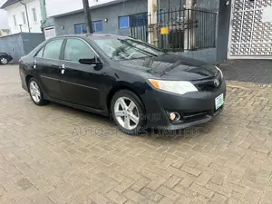 Toyota Camry SE 4dr Sedan (2.5L 4cyl 6A) 2013 Black