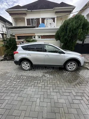 Toyota RAV4 Limited 4dr SUV (2.5L 4cyl 6A) 2015 Silver