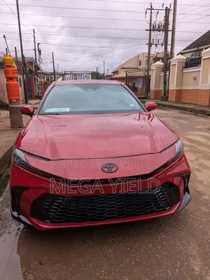 Toyota Camry SE 2025 Red
