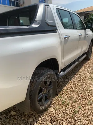 Toyota Hilux 2021 White