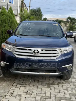 Toyota Highlander SE 2011 Blue