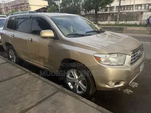 Toyota Highlander Limited 2010 Gold