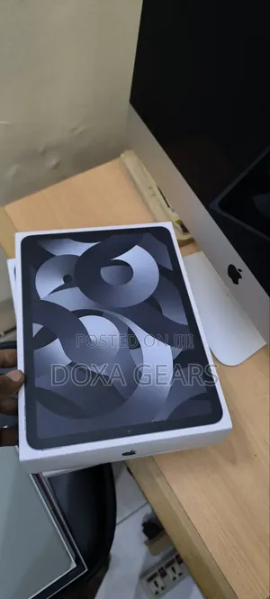 Apple iPad Air (2022) 64 GB Gray
