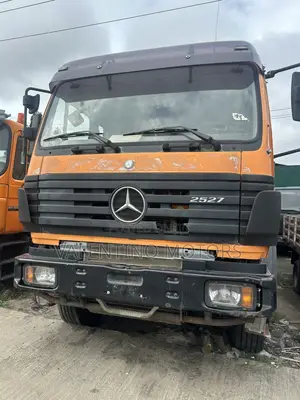 Mercedes Benz 2527 10Tyres Refuse Truck
