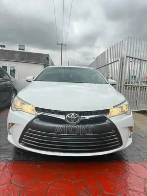 Toyota Camry LE 4dr Sedan (2.5L 4cyl 6A) 2015 White