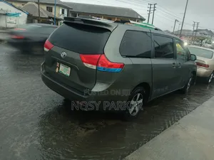 Toyota Sienna 2012 Gray
