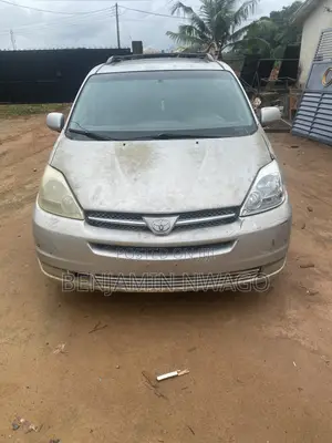 Toyota Sienna 2004 Silver