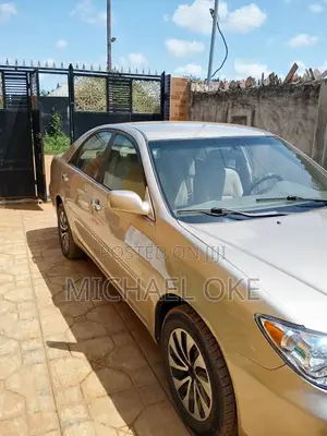 Toyota Camry 2004 Gold