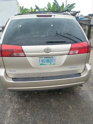 Toyota Sienna LE 4WD 2007 Gold