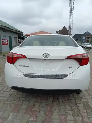 Toyota Corolla 2018 White