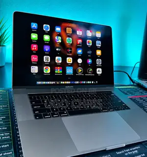 Laptop Apple MacBook Pro 2017 16GB Intel Core i7 SSD 512GB