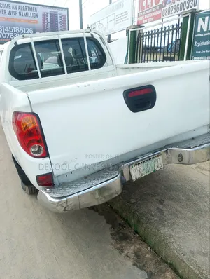 Mitsubishi L200 Club Cab 2.5 136hp 4WD 2012 White