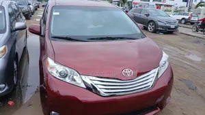 Toyota Sienna 2018 Red
