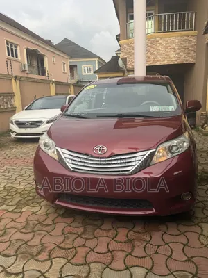 Toyota Sienna 2011 Red