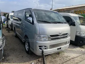 Toyota HiAce 2013 Silver