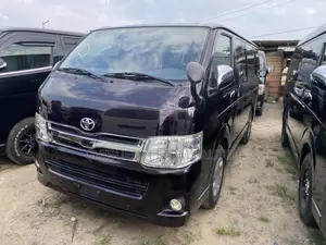 Toyota HiAce 2010