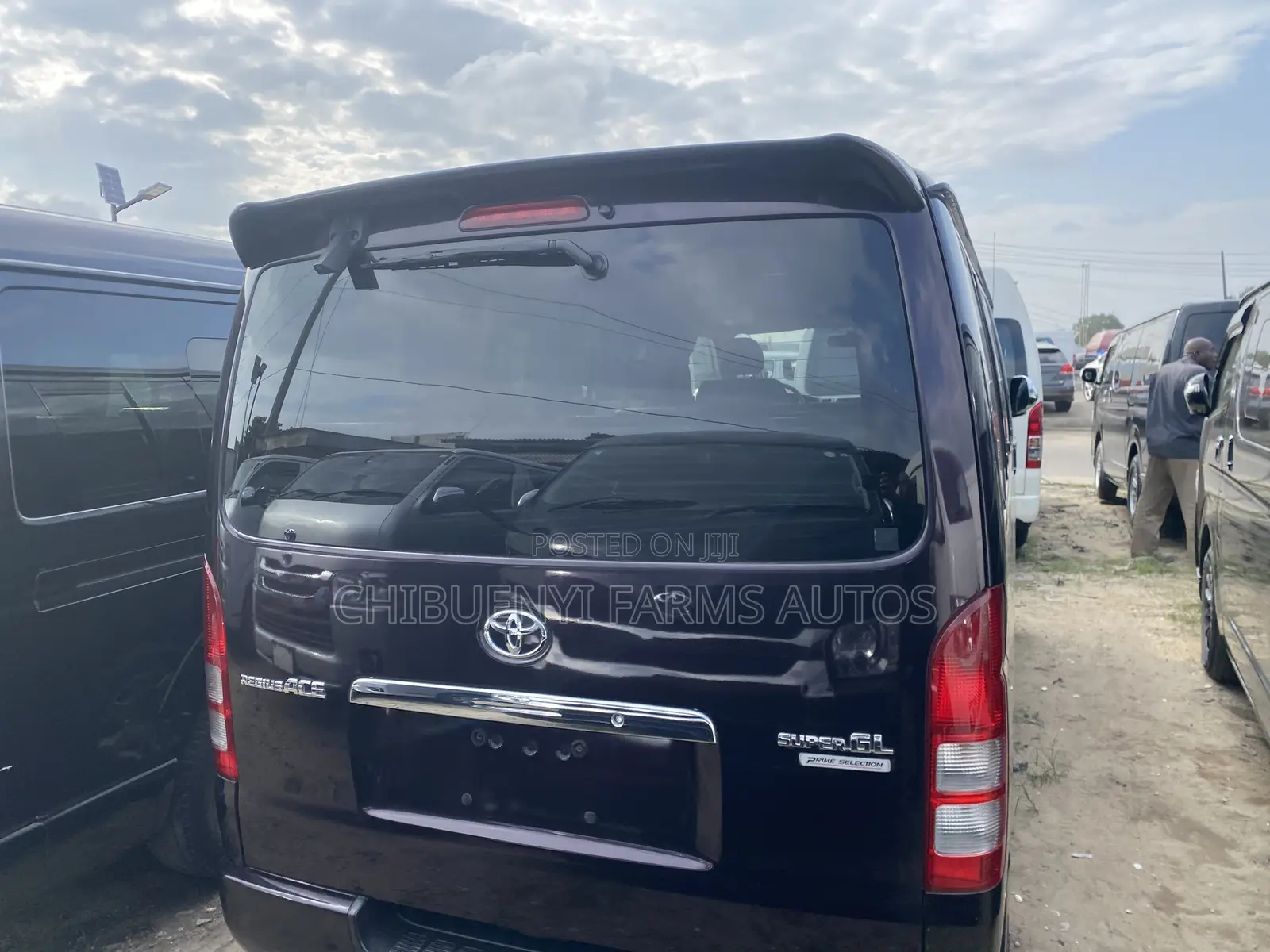 Toyota HiAce 2010
