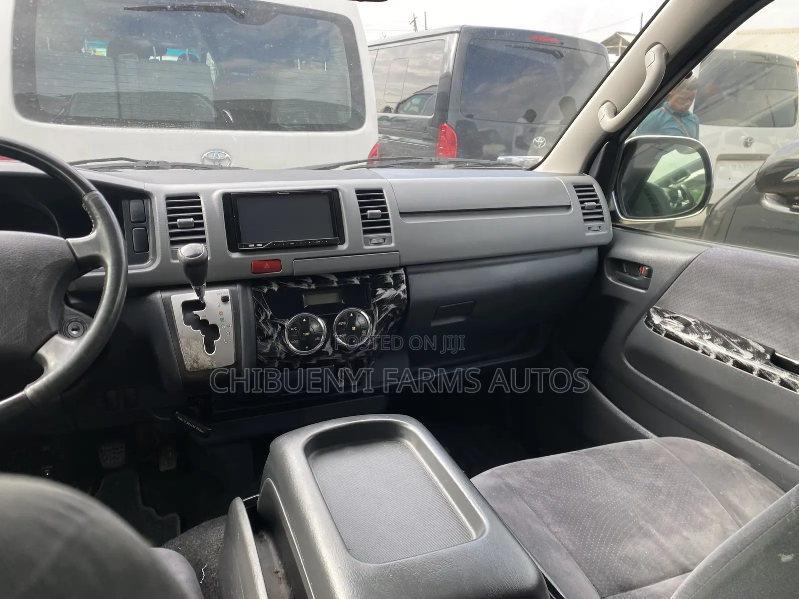 Toyota HiAce 2010