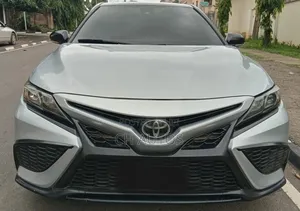 Toyota Camry SE 2022 Silver