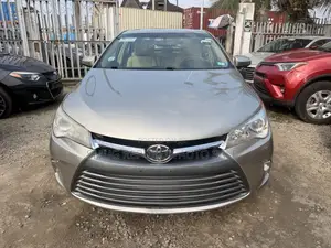 Toyota Camry XLE 4dr Sedan (2.5L 4cyl 6A) 2015 Gold