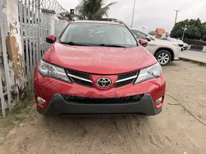 Toyota RAV4 XLE 4dr SUV (2.5L 4cyl 6A) 2014 Red