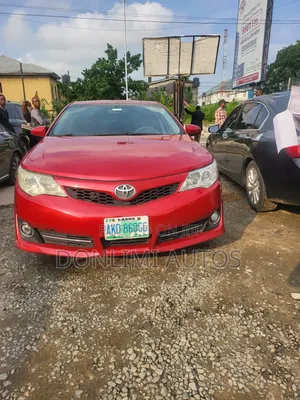 Toyota Camry SE V6 4dr Sedan (3.5L 6cyl 6A) 2013 Red