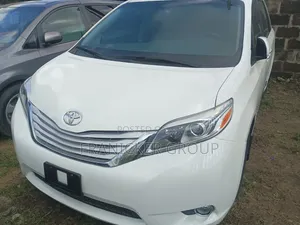 Toyota Sienna 2016 White