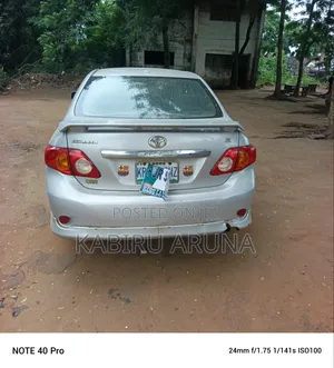 Toyota Corolla 2010 Silver