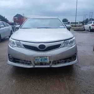 Toyota Camry XLE 4dr Sedan (3.5L 6cyl 6A) 2014 Silver