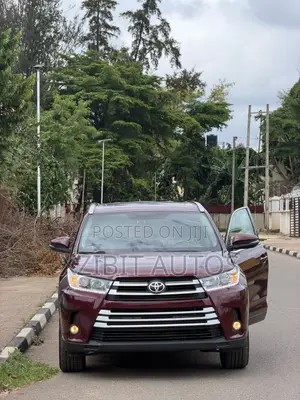 Toyota Highlander XLE 4x4 V6 (3.5L 6cyl 8A) 2018