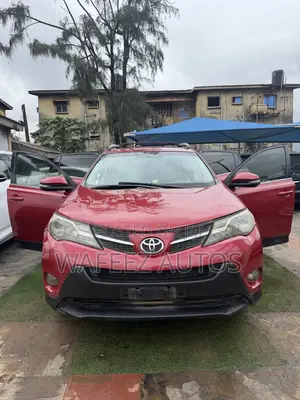 Toyota RAV4 XLE 4dr SUV AWD (2.5L 4cyl 6A) 2015 Red