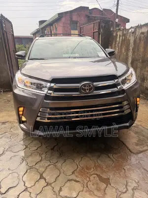 Toyota Highlander Limited Platinum 4dr SUV AWD (3.5L 6cyl 6A) 2015 Gray