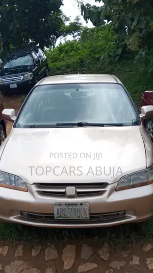 Honda Accord 2001 Gold