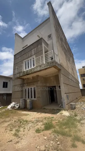 4bdrm Duplex in Life-Camp for sale