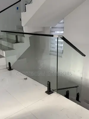 Staircase Spigot 10mm Tempered Plain Glass