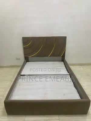 4.5 by 6ft Bedframe