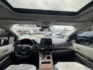 Toyota Sienna LE 2022 Gray