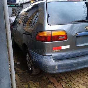 Toyota Sienna 1999 Green