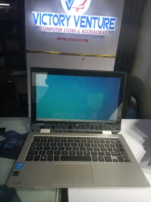 Laptop Toshiba Satellite Radius 11 4GB Intel Pentium HDD 320GB