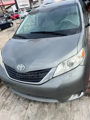 Toyota Sienna LE 7 Passenger 2011 Gray