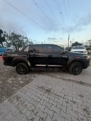 Toyota Hilux 2024 Black