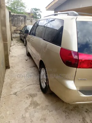 Toyota Sienna 2007 Gold